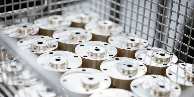 Aufnahme von Zahnradpumpen zur Kühlung von Ladesäulen.