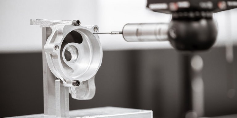 Aufnahme einer Zahnradpumpe zur Getriebeschmierung.