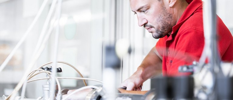 Mitarbeiter von Scherzinger, der nach der Vision & Mission arbeitet.